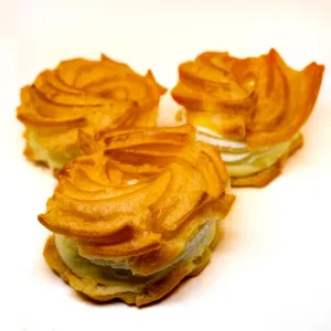 Věneček se šlehačkou - tradiční čerstvý mini zákusek, cukrárna Ostrava, Karviná a Petřvald