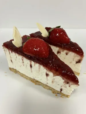 Cheesecake jahodový - tradiční čerstvý mini zákusek, cukrárna Ostrava, Karviná a Petřvald